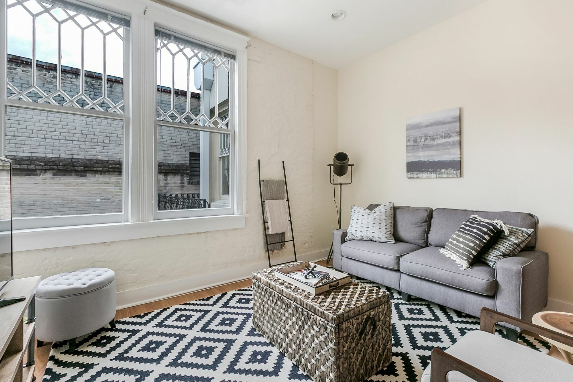Airy 1br In Arts/warehouse District By Sonder