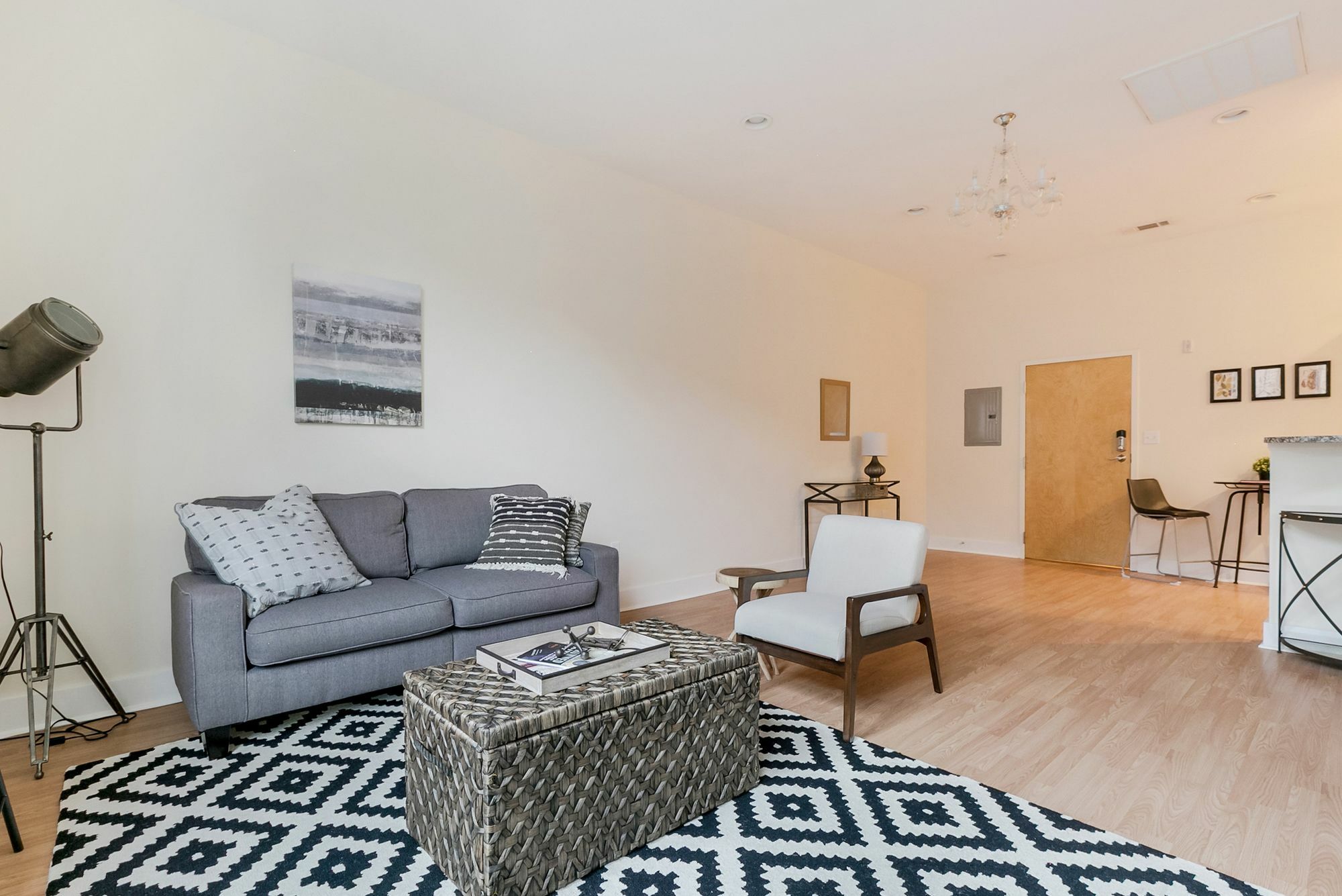 Airy 1br In Arts/warehouse District By Sonder